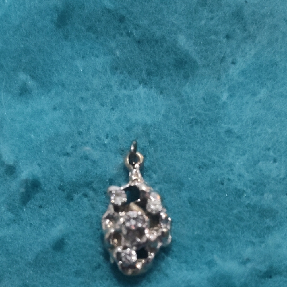 Elegant Silver Pendant with real diamonds in it